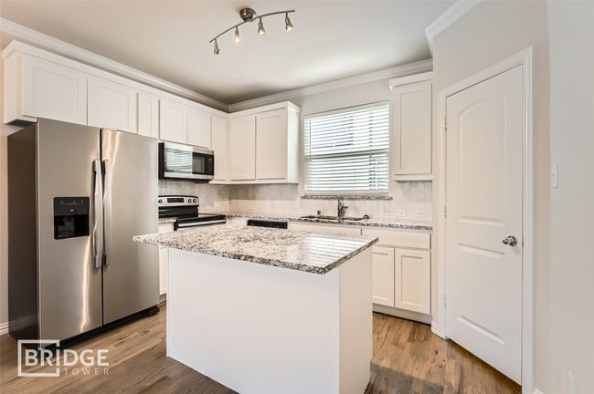 UNIT-11 - 301 E Lamar St, Townhouse with 2 bedrooms, 2 bathrooms and null parking in Mckinney TX | Image 6