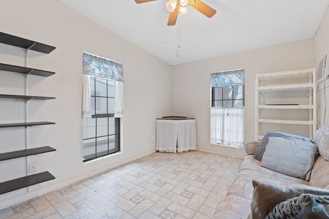 20601 Cameron Rd, House other with 3 bedrooms, 2 bathrooms and 4 parking in Coupland TX | Image 10