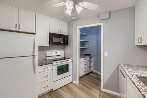 apt-209-2690 Oxford St N, Roseville, MN, 55113-2027 | Card Image