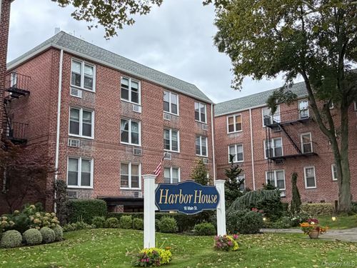 j-2-16 Main Street, Hempstead, NY, 11518 | Card Image