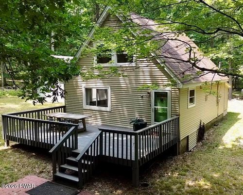 106 Sparrow Ct, Hawley, PA, 18428-7806 | Card Image