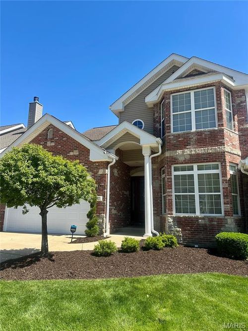197 Woodland Place Ct, Saint Charles, MO, 63303-6586 | Card Image