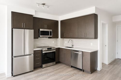 1607-105 Oneida Cres, Richmond Hill, ON, L4B0H6 | Card Image