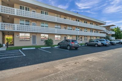 315 - 5095 Bay Street Ne, Condo with 2 bedrooms, 2 bathrooms and null parking in SAINT PETERSBURG FL | Image 1