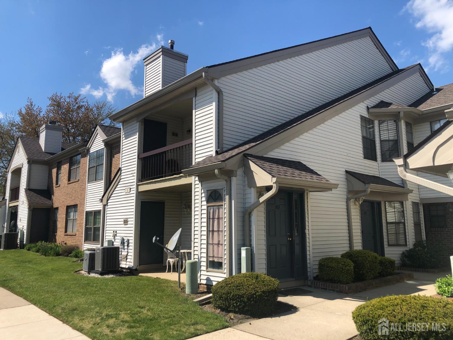Sunshine Ct, Parlin, NJ 08859