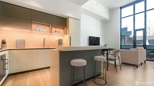 209-889 Avenue Sq Ne, Bellevue, WA, 98004 | Card Image