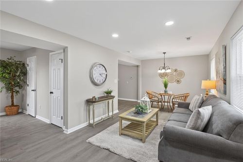 733 Hampton Ave, Newport News, VA, 23607-5201 | Card Image