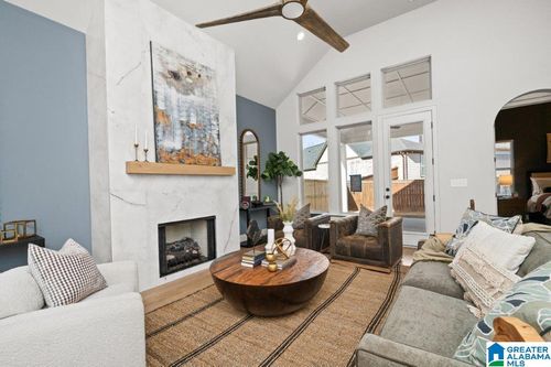 6123 Avonleigh Crescent, HOOVER, AL, 35244 | Card Image