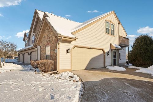 8648 S Roxbury Way, Oak Creek, WI, 53154-2667 | Card Image