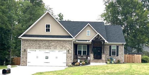 2702 Ashcroft Dr, Reidsville, NC, 27320-7139 | Card Image