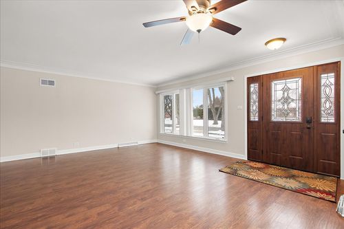 9808 51st Ave, Oak Lawn, IL, 60453-3053 | Card Image