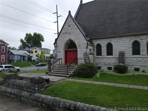 321 E Market St, Jeffersonville, IN, 47130-3309 | Card Image