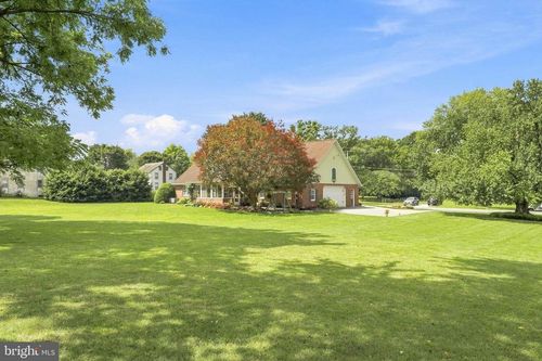 1529 Eshelman Mill Rd, WILLOW STREET, PA, 17584-9550 | Card Image