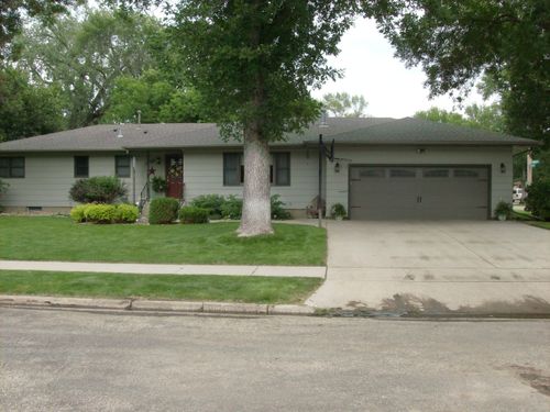 1899 Eisenhower Cir, ABERDEEN, SD, 57401-7456 | Card Image