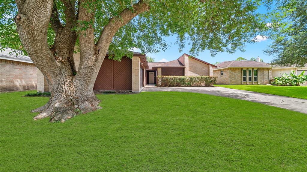 Wheelwright Ln, Friendswood, TX 77546