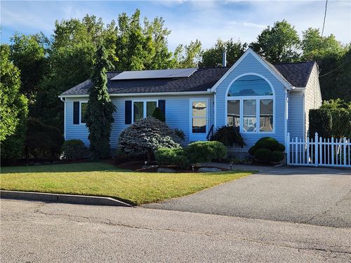 9 Mallory Ct, Cranston, RI, 02910-3614 | Card Image