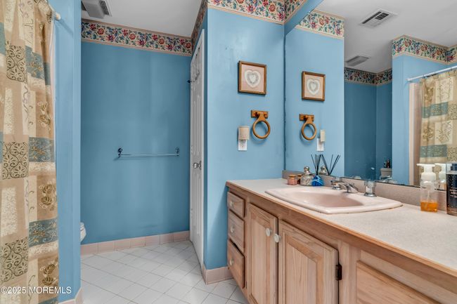 Second floor full bath | Image 33