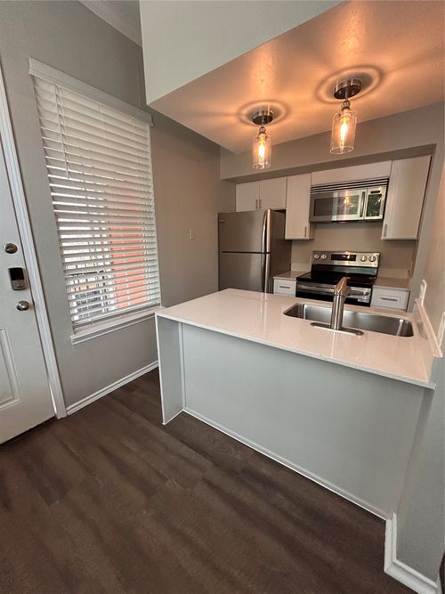 apt-106-2814 Nueces St, Austin, TX, 78705-3744 | Card Image