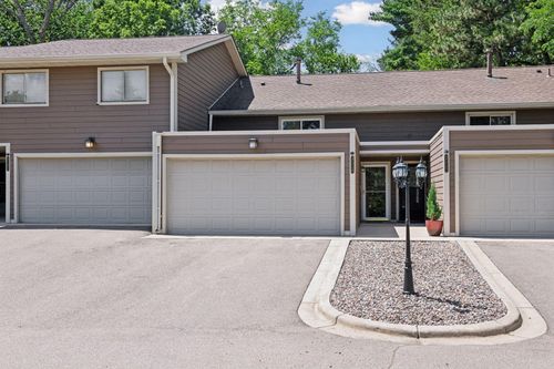 9556 Trail East Rd, Bloomington, MN, 55420-4661 | Card Image