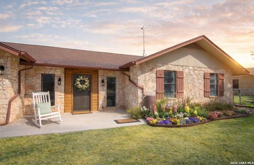 909 Voges St, Poth, TX, 78147-0140 | Card Image