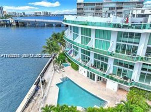 apt-204-2000 Bay Dr, Miami Beach, FL, 33141-4555 | Card Image