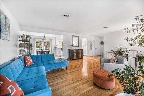 72 S Mary Francis St, Tappan, NY, 10983-1306 | Card Image