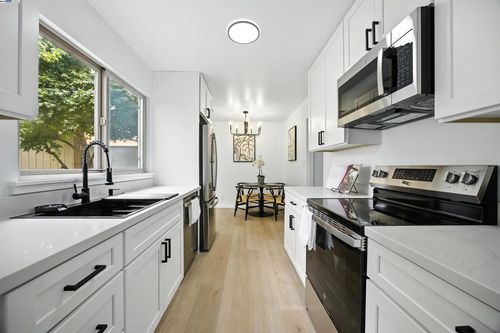 3200 Fiji Ln, Alameda, CA, 94502-6919 | Card Image