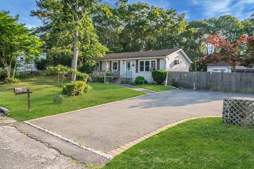 172 Van Buren St, Mastic, NY, 11950-4110 | Card Image