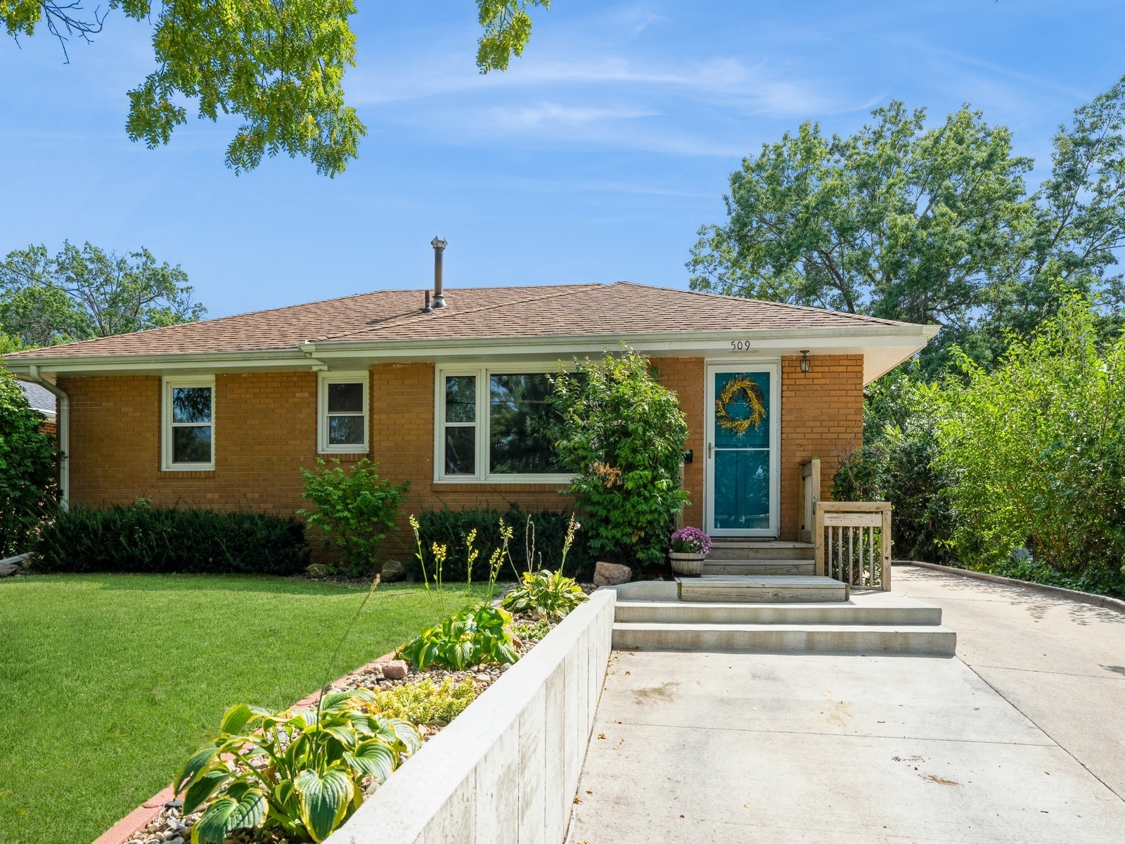 Iowa Ave, Indianola, IA 50125