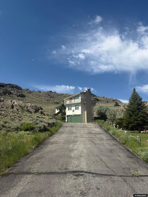 1630 Coulson Dr, Rawlins, WY, 82301-4633 | Card Image