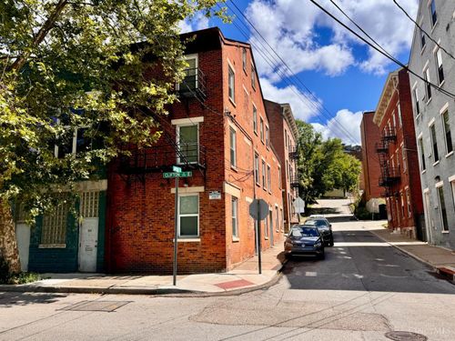 226 E Clifton Ave, Cincinnati, OH, 45202-8964 | Card Image