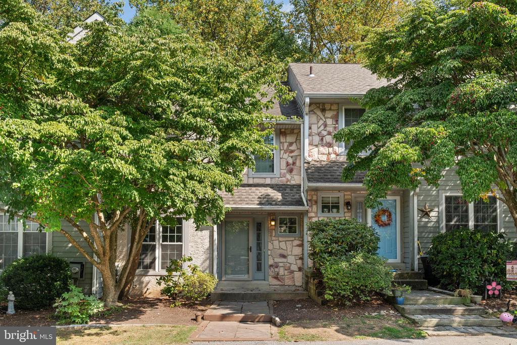 Nottingham Ct, Aston, PA 19014