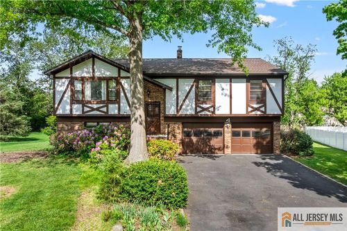 4 Darby Rd, Somerset, NJ, 08873-2833 | Card Image