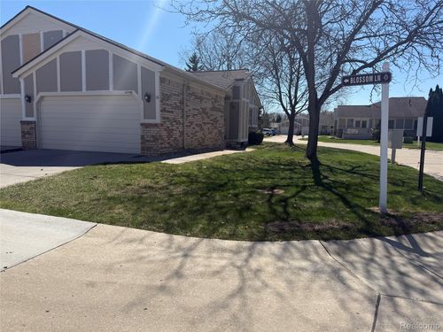 44-42158 Blossom Ln, Clinton Township, MI, 48038-2113 | Card Image