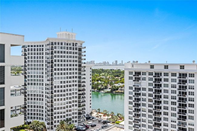 1904 - 5757 Collins Ave, Condo with 2 bedrooms, 2 bathrooms and null parking in Miami Beach FL | Image 4