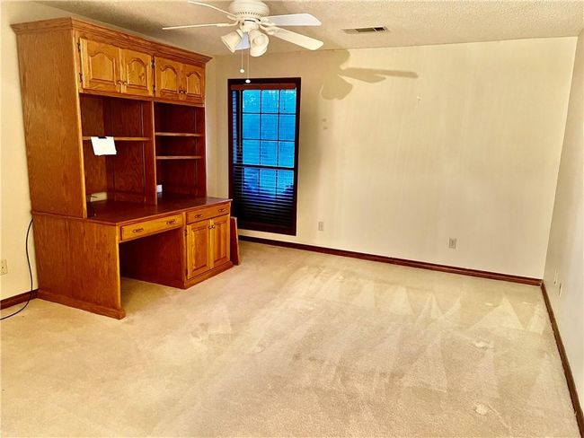 Bedroom on other side of bath | Image 36