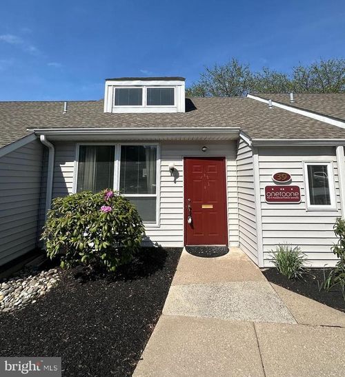 39-252 W Swamp Rd, DOYLESTOWN, PA, 18901-2465 | Card Image