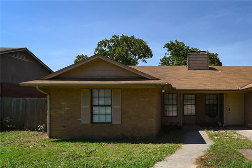 708 Woodland Ct, Kennedale, TX, 76060-5447 | Card Image