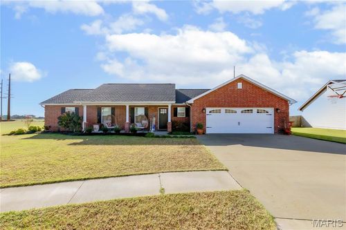 1215 Huntress Dr, Sikeston, MO, 63801-9323 | Card Image