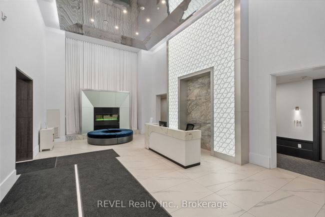 410 - 16 Concord Pl, Condo with 2 bedrooms, 1 bathrooms and null parking in Grimsby ON | Image 4