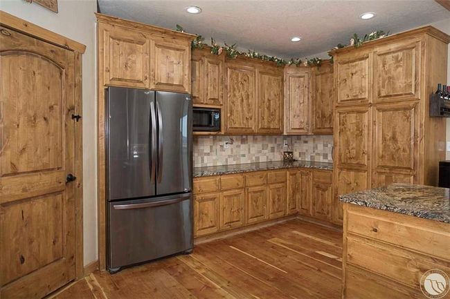 black stainless steel appliances | Image 9