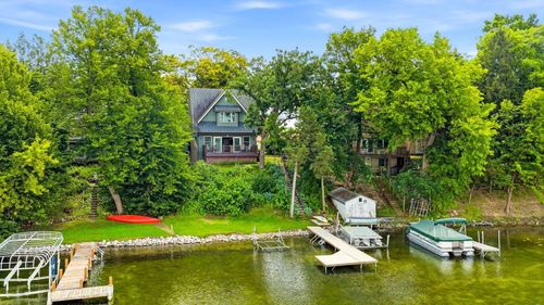 2125 N Peninsula Road, Summit, WI, 53066 | Card Image