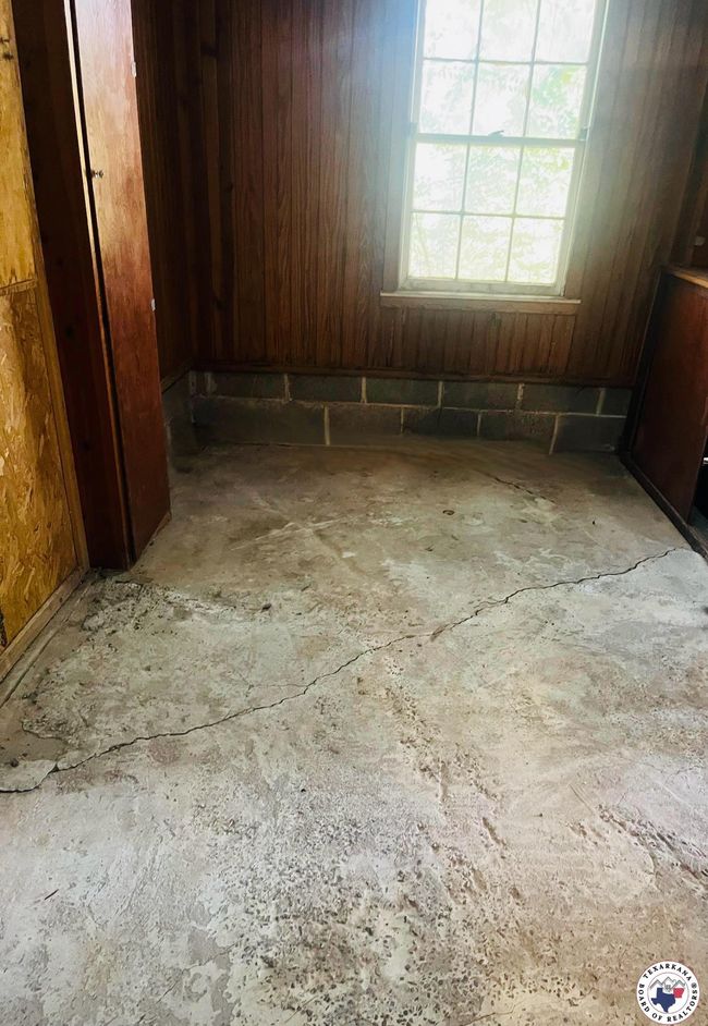 302 W Runnels St, House other with 3 bedrooms, 2 bathrooms and null parking in New Boston TX | Image 5