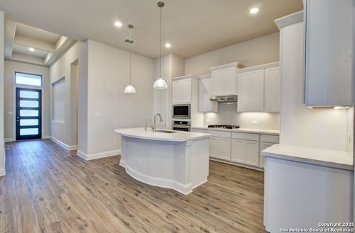 732 Navarro St, New Braunfels, TX, 78132-0192 | Card Image