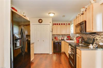 Nice spacious kitchen | Image 3