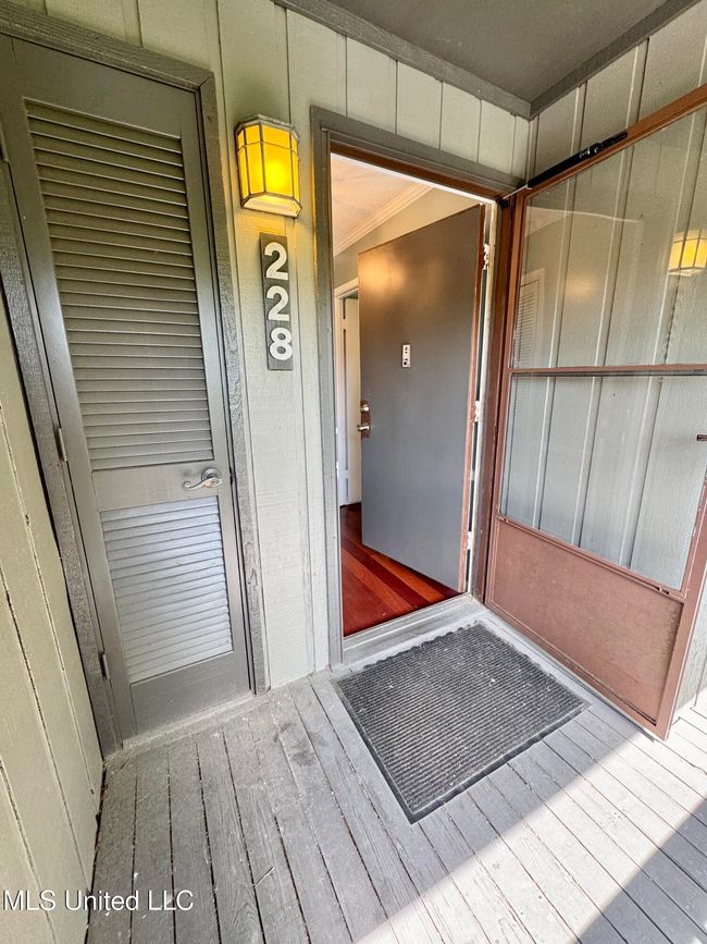 Entrance | Image 9