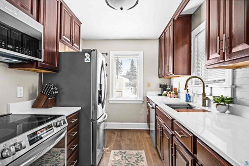 32 Laurel Ave, Superior, WI, 54880-3142 | Card Image