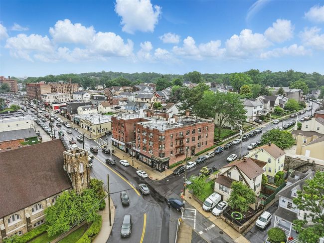 Bird's eye view of the neighborhood. | Image 19