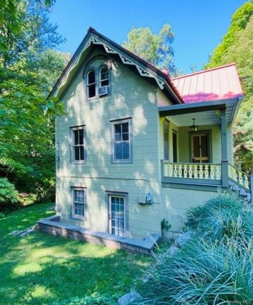 10 Maple Rd, Cornwall On Hudson, NY, 12520-1801 | Card Image