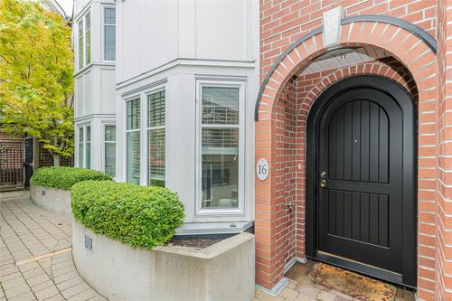 16-675 Superior St, Victoria, BC, V8V1V1 | Card Image